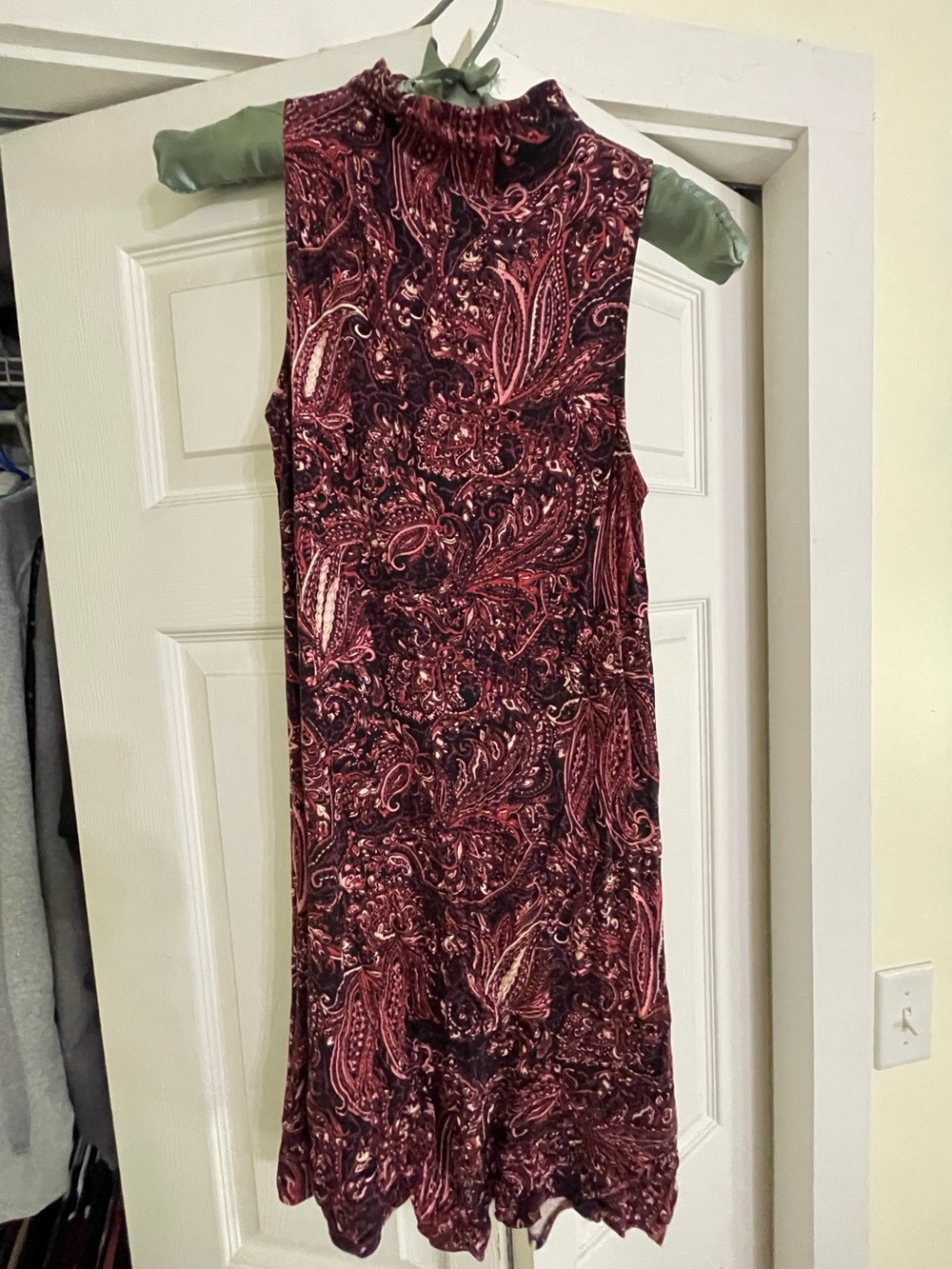 Sleeveless High-Neck Paisley Midi Dress in Burgundy